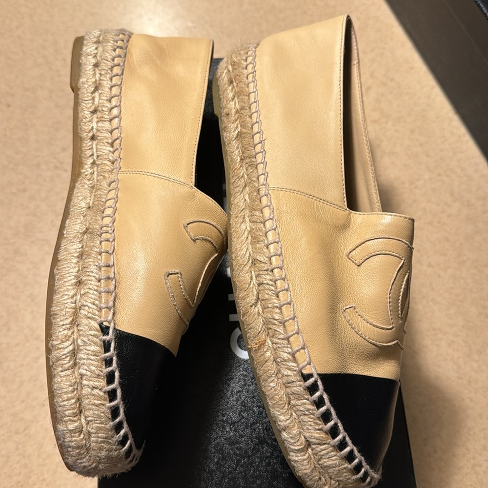 Chanel beige/black espadrilles AUTHENTIC - Picture 3 of 6